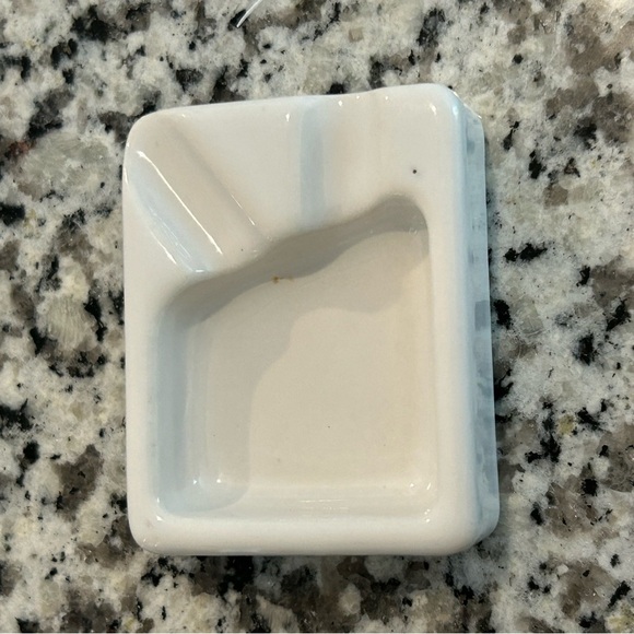 St. Raphael Aperitif ashtray. Vintage. White. Cigarette holder. - Picture 1 of 10